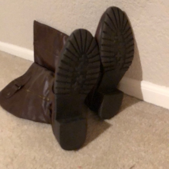 Knee high boots - Picture 3 of 3